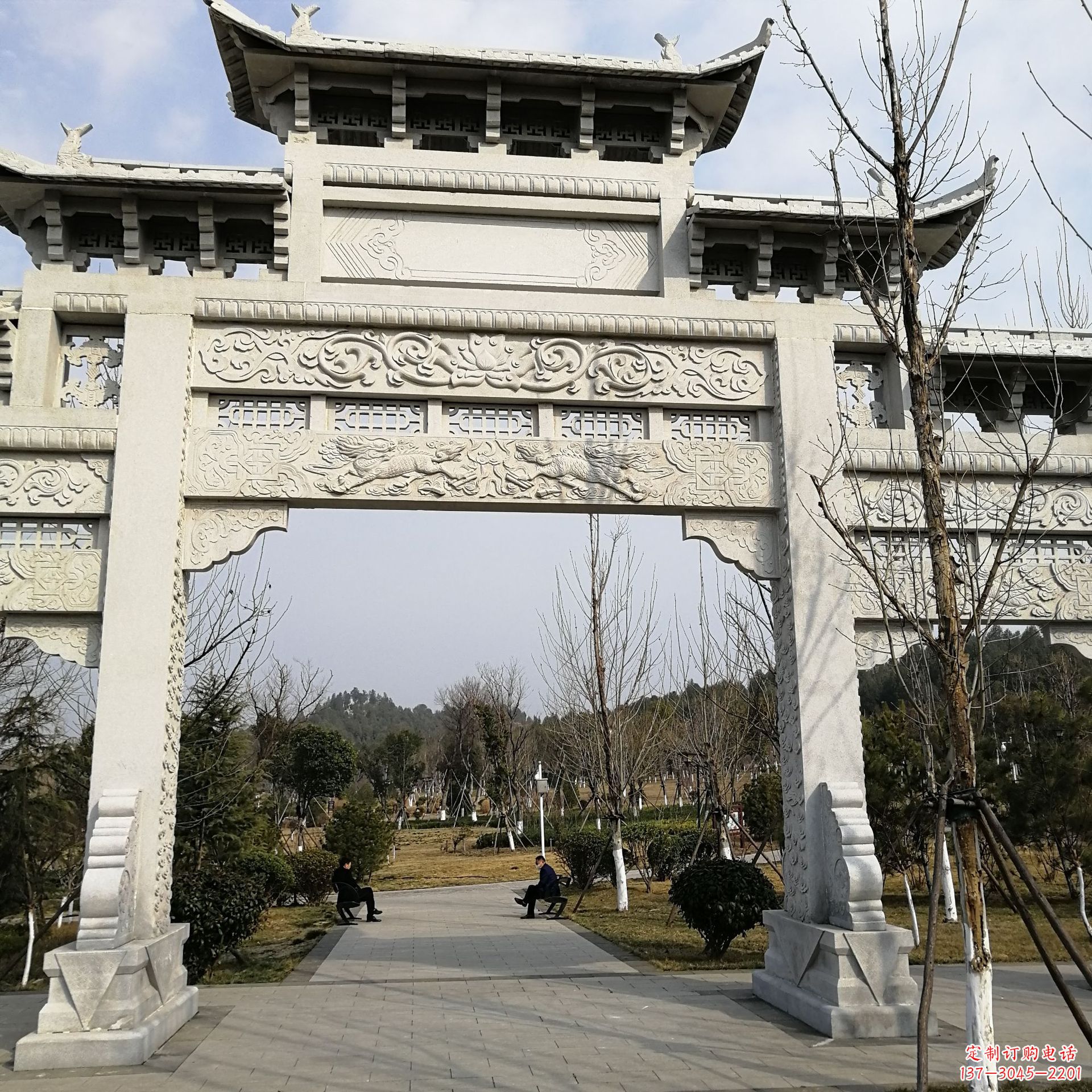 张掖八脚牌坊上的狮子雕像
