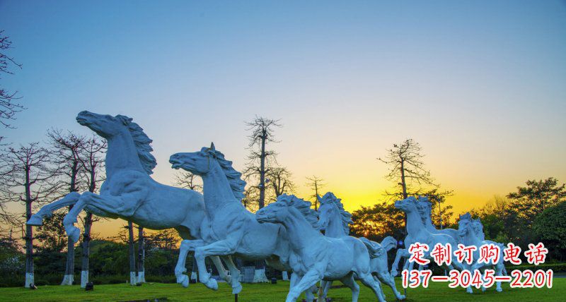 张掖新颖活力的马群雕塑奔跑的马