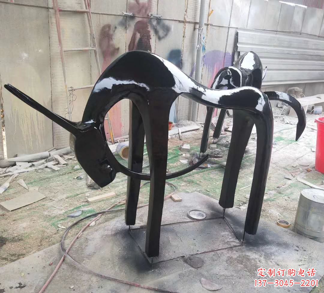 张掖玻璃钢制作的鹿雕塑——装点你的庭院