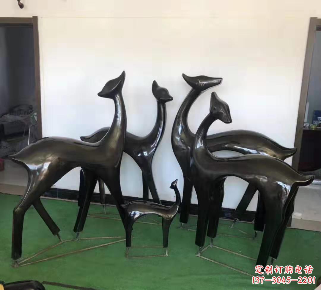 张掖玻璃钢仿铜鹿雕塑完美点缀庭院景观