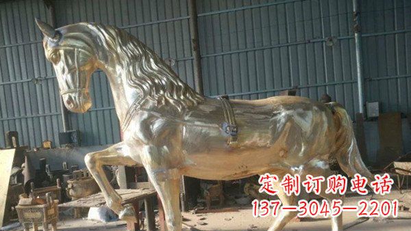 张掖玻璃钢仿铜动物雕塑——给马公园带来活力