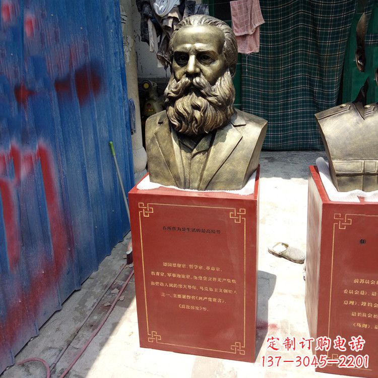 张掖玻璃钢仿铜马克思雕塑——缅怀伟大思想家