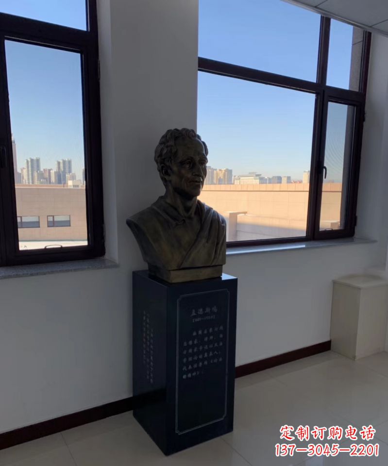 张掖玻璃钢仿铜的孟德斯鸠头像雕塑