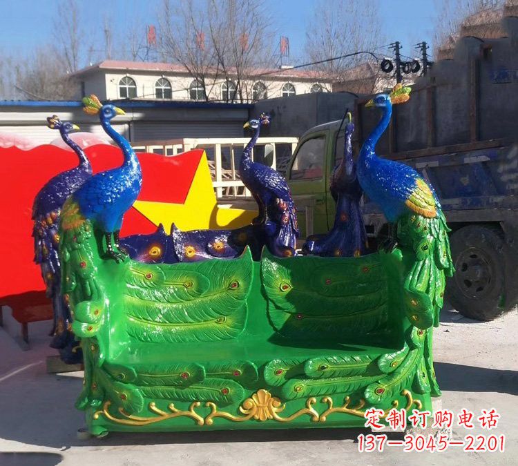 张掖玻璃钢孔雀雕塑给您带来精美的艺术体验