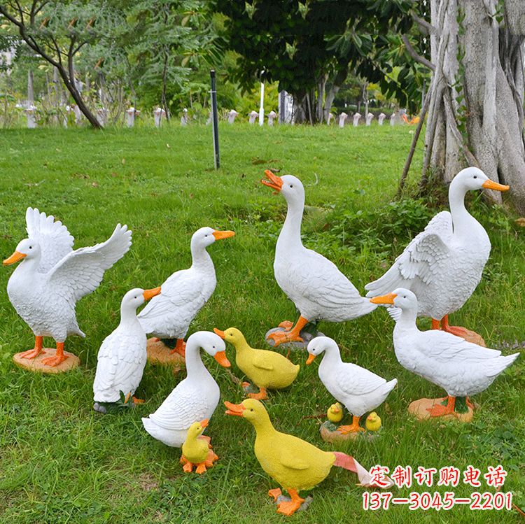 张掖玻璃钢仿真动物雕塑——漫步田园风情