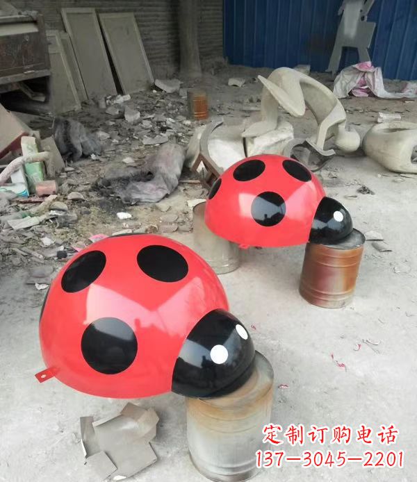 张掖玻璃钢制瓢虫雕塑绚丽多彩的公园景观摆件