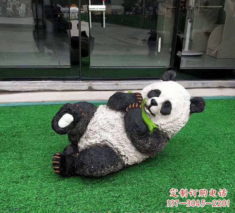 张掖玻璃钢熊猫雕塑象征动物保护的艺术品