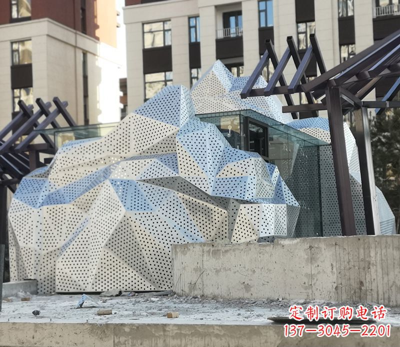 张掖不锈钢假山雕塑给空间带来更多活力