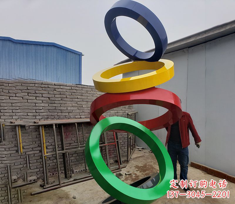张掖璀璨缤纷的不锈钢圆环雕塑