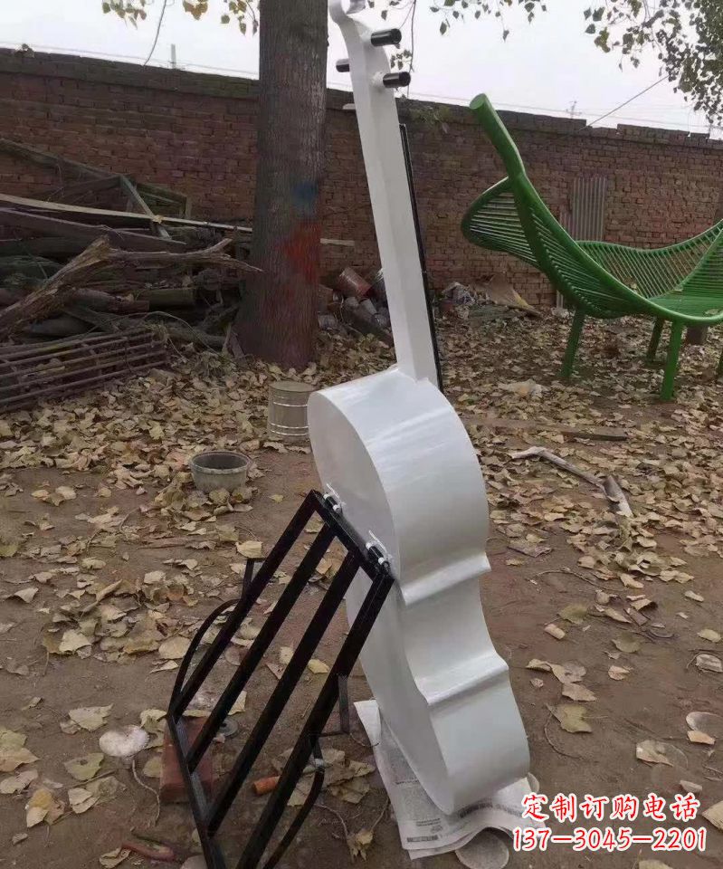 张掖不锈钢大提琴雕塑——古典音乐的艺术表现