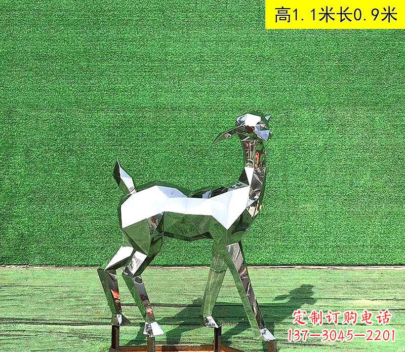 张掖不锈钢小鹿雕塑精致而可爱