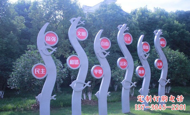 张掖价值观雕塑——以不锈钢抽象水草和鱼为主题