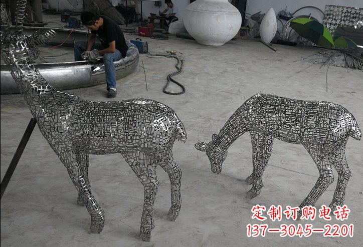 张掖不锈钢动物镂空鹿雕塑精美的艺术品