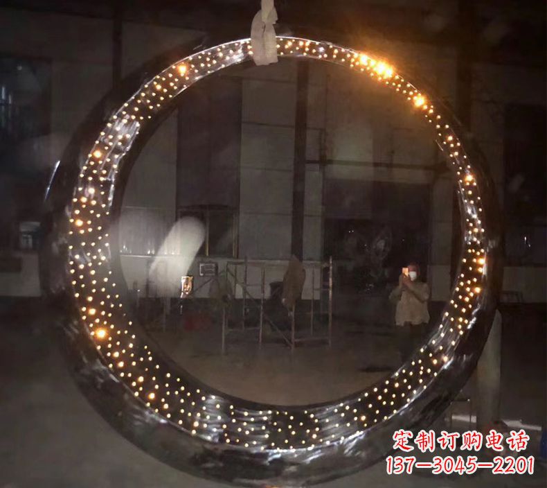 张掖璀璨夜空,不锈钢发光月亮雕塑
