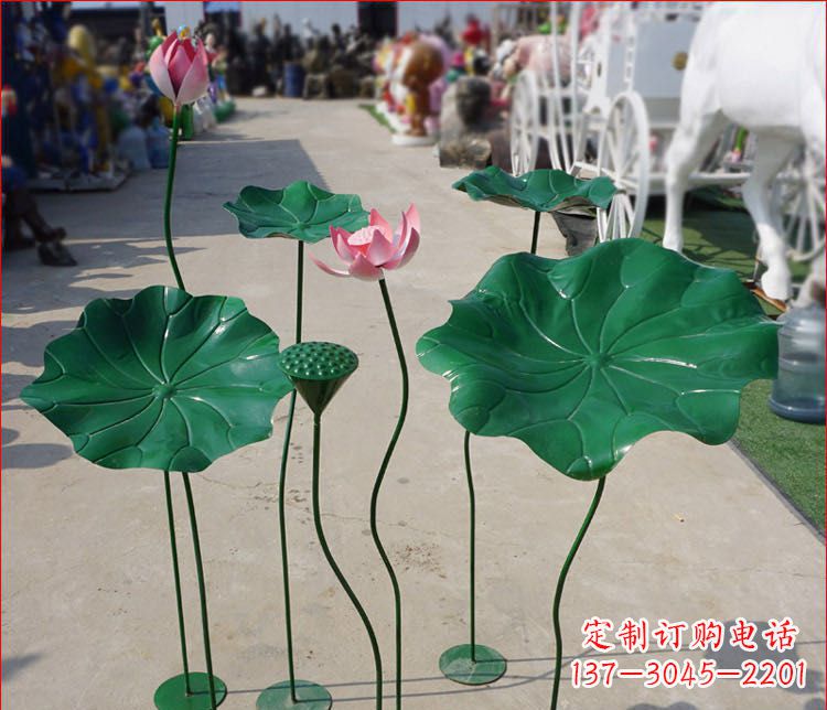 张掖不锈钢荷花雕塑色彩斑斓美不胜收