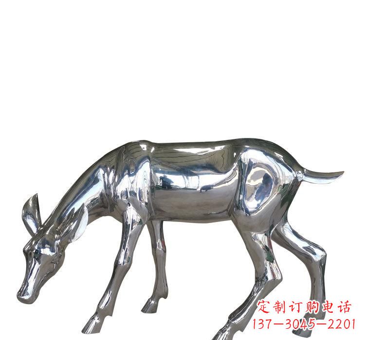 张掖不锈钢公园草坪上的鹿雕塑——让美景更加完美