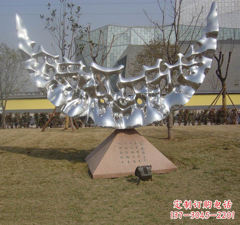 张掖不锈钢月亮雕塑象征着无尽的美丽