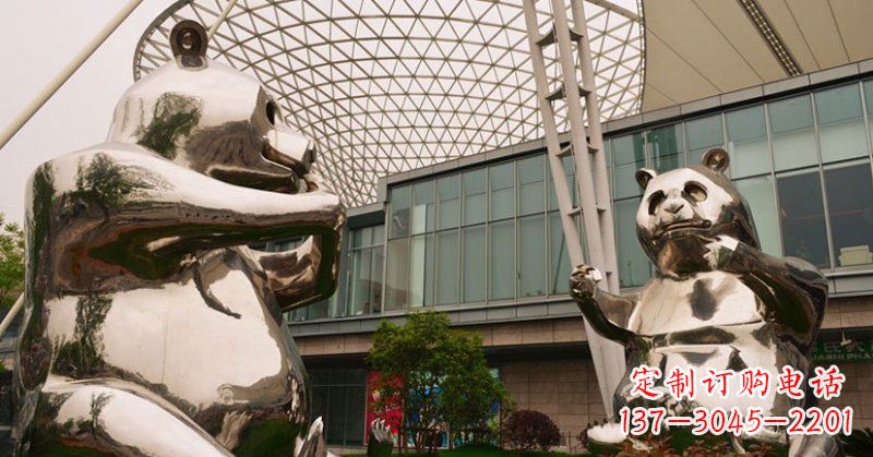 张掖不锈钢公园动物镜面熊猫雕塑