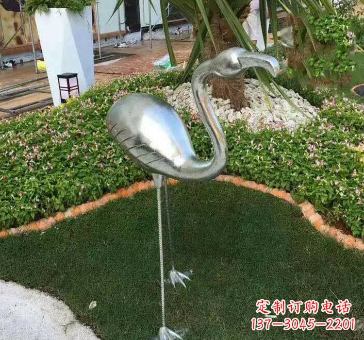张掖火烈鸟雕塑美丽而又充满力量