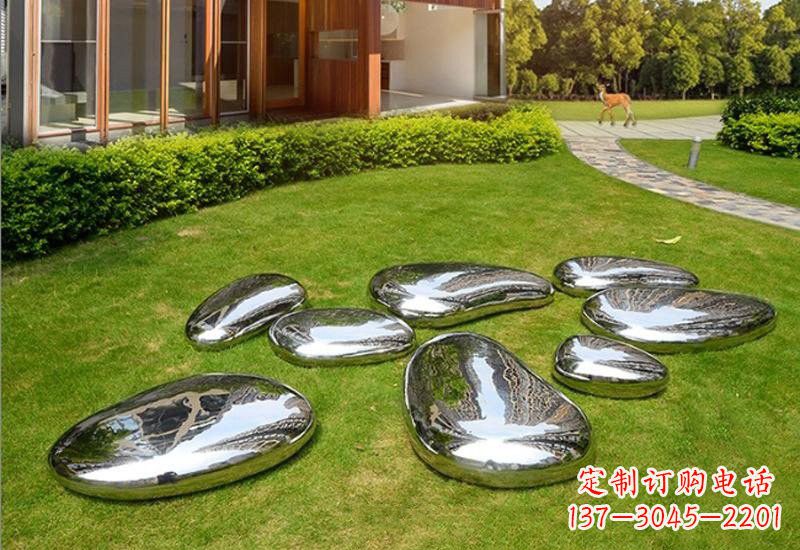张掖不锈钢公园的鹅卵石雕塑
