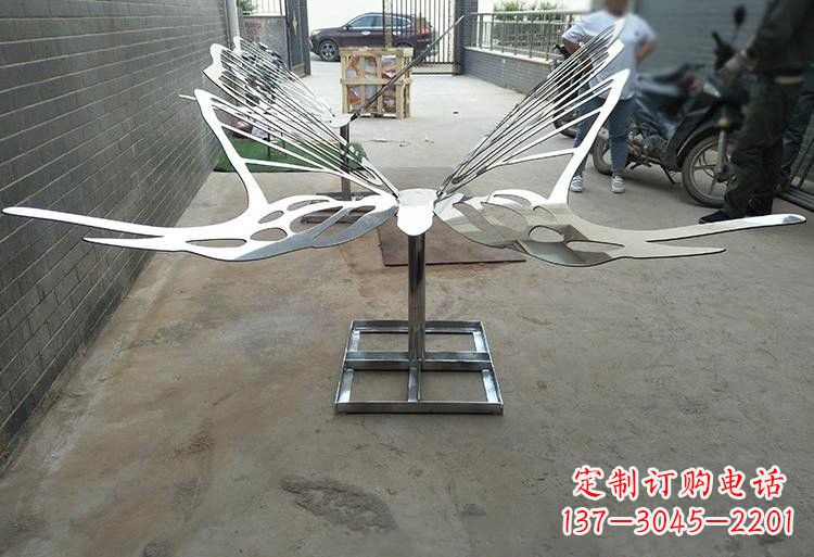 张掖非凡之美不锈钢公园的蝴蝶雕塑