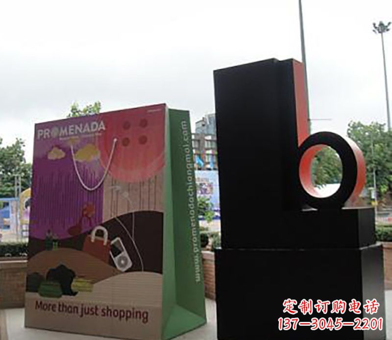 张掖不锈钢购物袋雕塑为公园带来现代风格