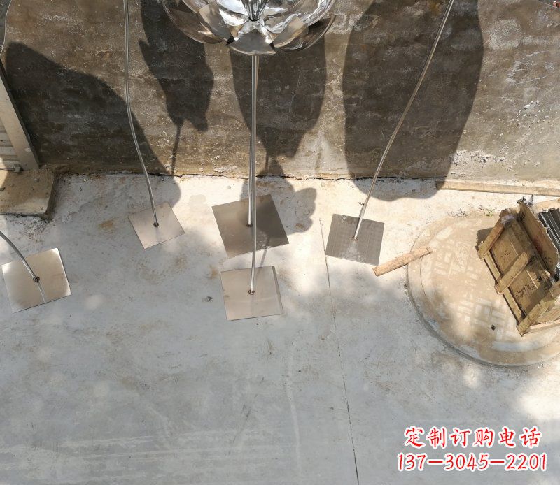 张掖不锈钢荷叶雕塑给大厅带来精致优雅