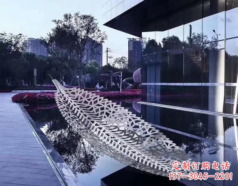 张掖不锈钢镂空树叶雕塑——精致美观的艺术精品