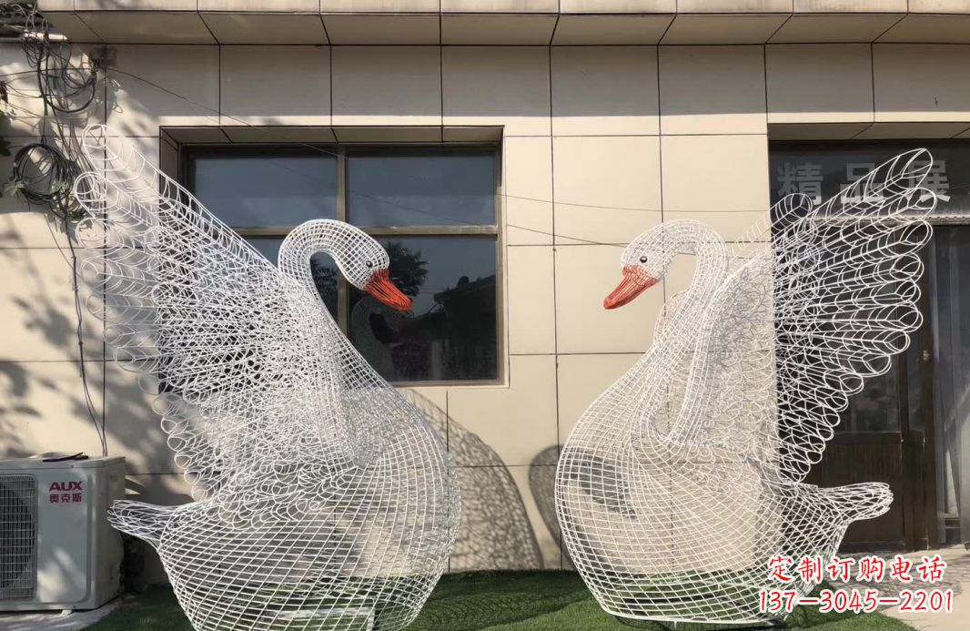 张掖不锈钢镂空天鹅雕塑象征着美丽的永恒