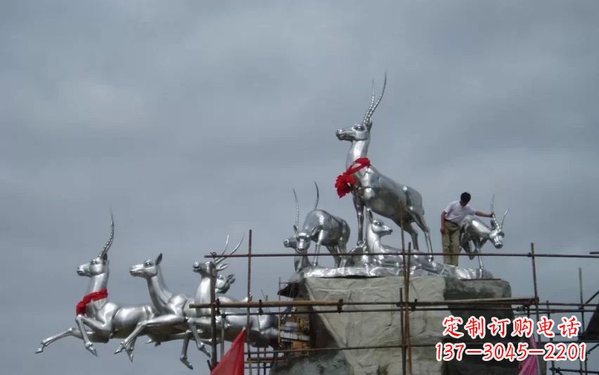 张掖不锈钢动物雕塑——美丽宁静的自然之美