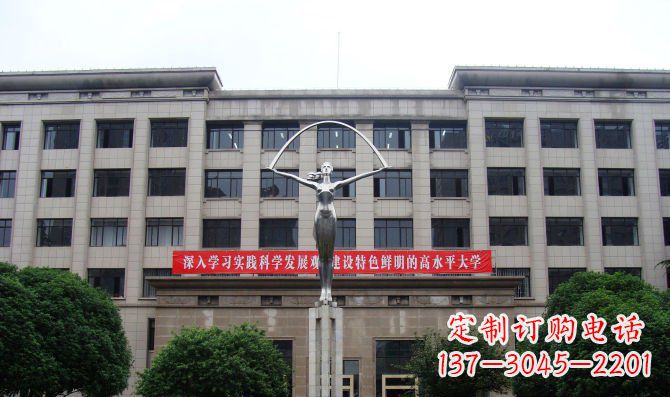 张掖纪念学生的不锈钢雕塑