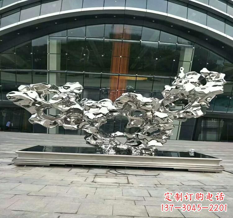 张掖灵动的太湖石雕塑