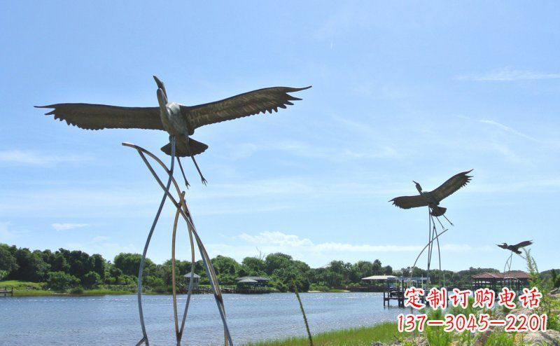 张掖不锈钢仙鹤雕塑象征着自由之美