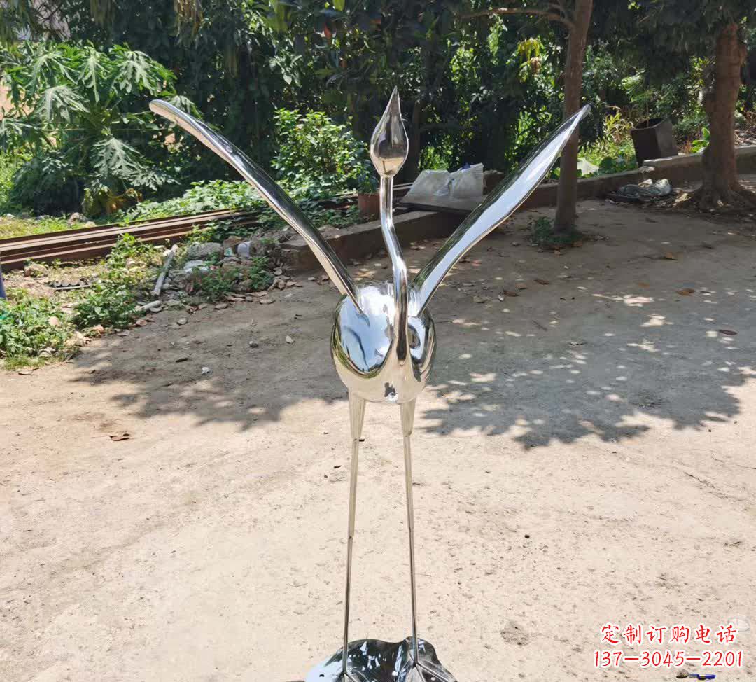 张掖不锈钢仙鹤雕塑——传承灵动之美