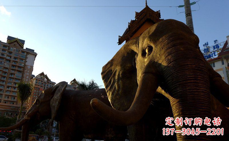 张掖步行街上的大象雕塑——给街道带来活力