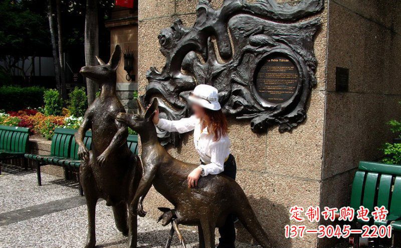 张掖袋鼠雕塑——装点步行街的美丽风景
