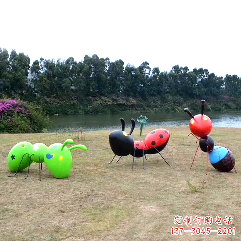 张掖彩绘玻璃钢蚂蚁雕塑——精致又充满动感