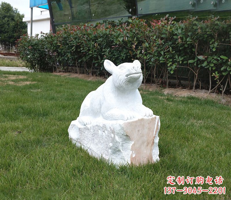 张掖草丛之灵狗熊石雕