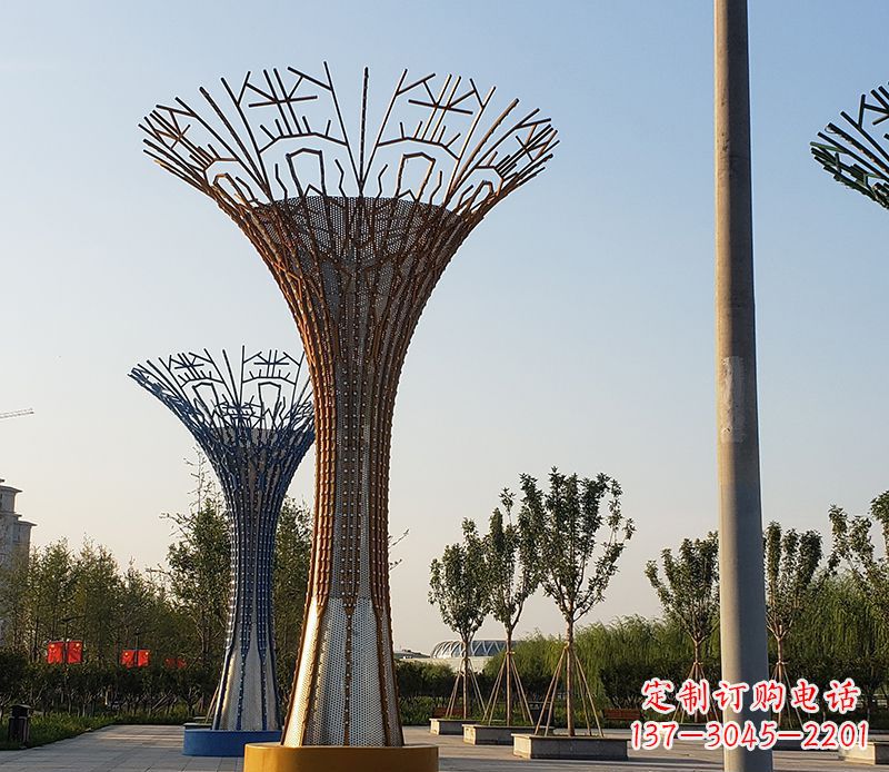 张掖城市景观的点缀——不锈钢树叶雕塑