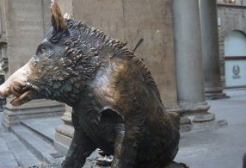 张掖野猪雕塑给步行街带来美丽风景