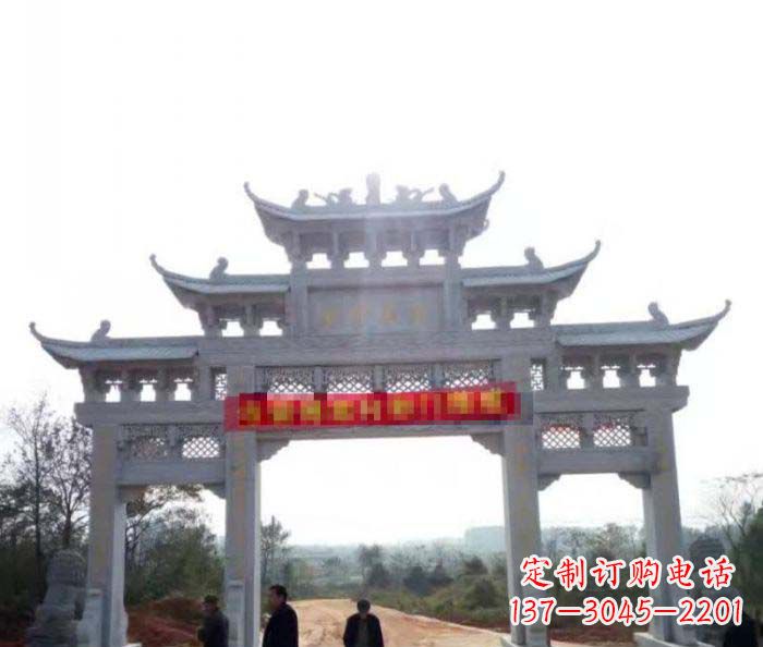 张掖三门石雕牌楼古老而精美的雕塑