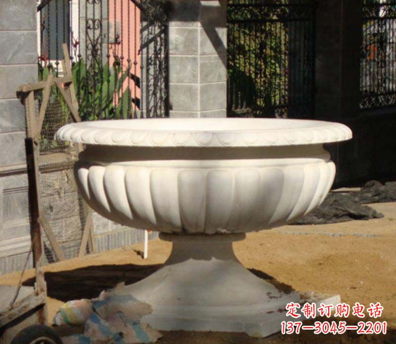 张掖精美大理石花盆雕塑