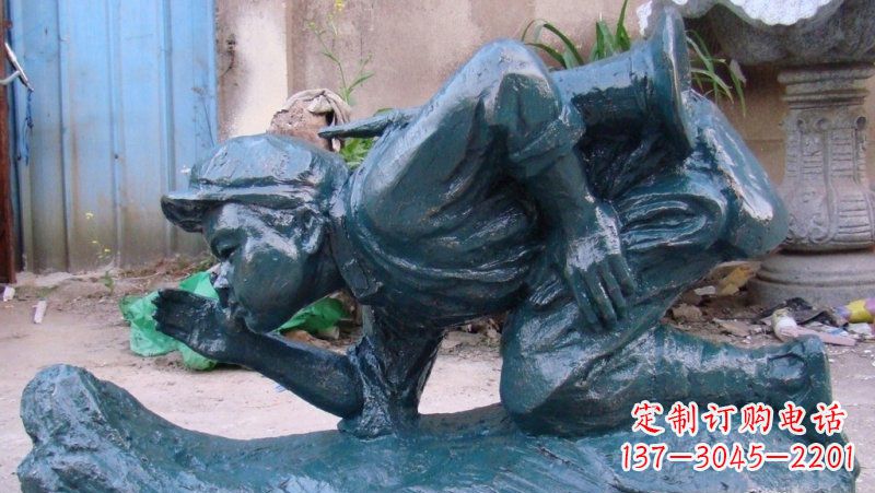 张掖传统文化符号——小红军冲锋号雕塑