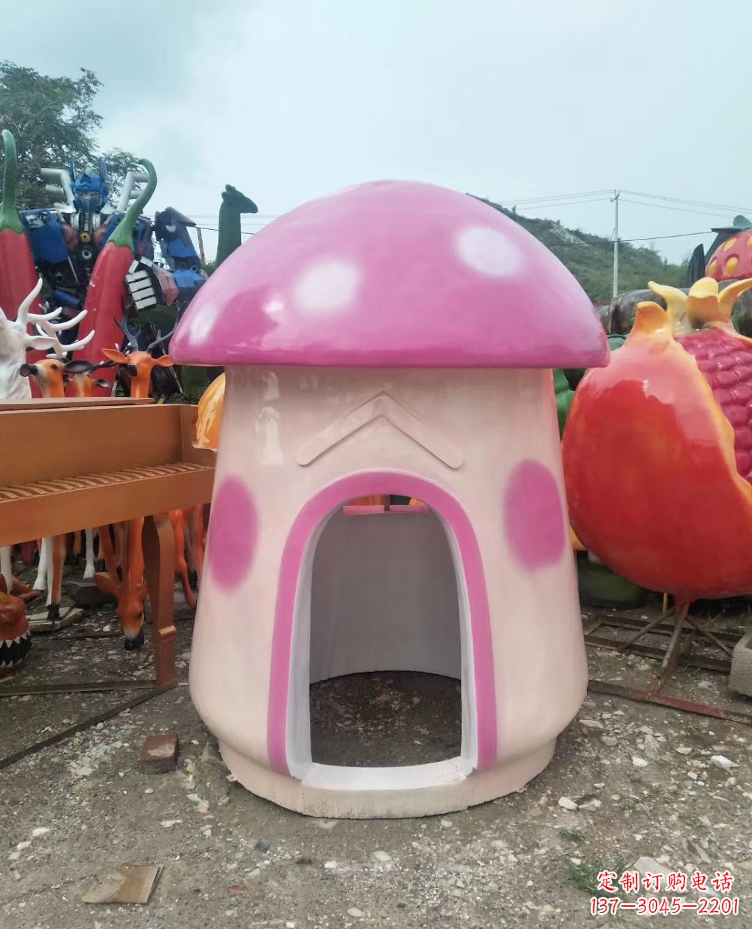 张掖精致彩绘蘑菇屋雕塑