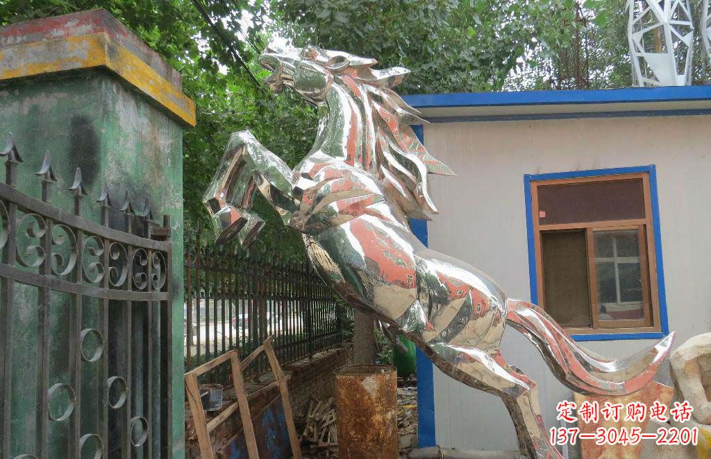 张掖优雅凌厉的不锈钢奔跑马雕塑