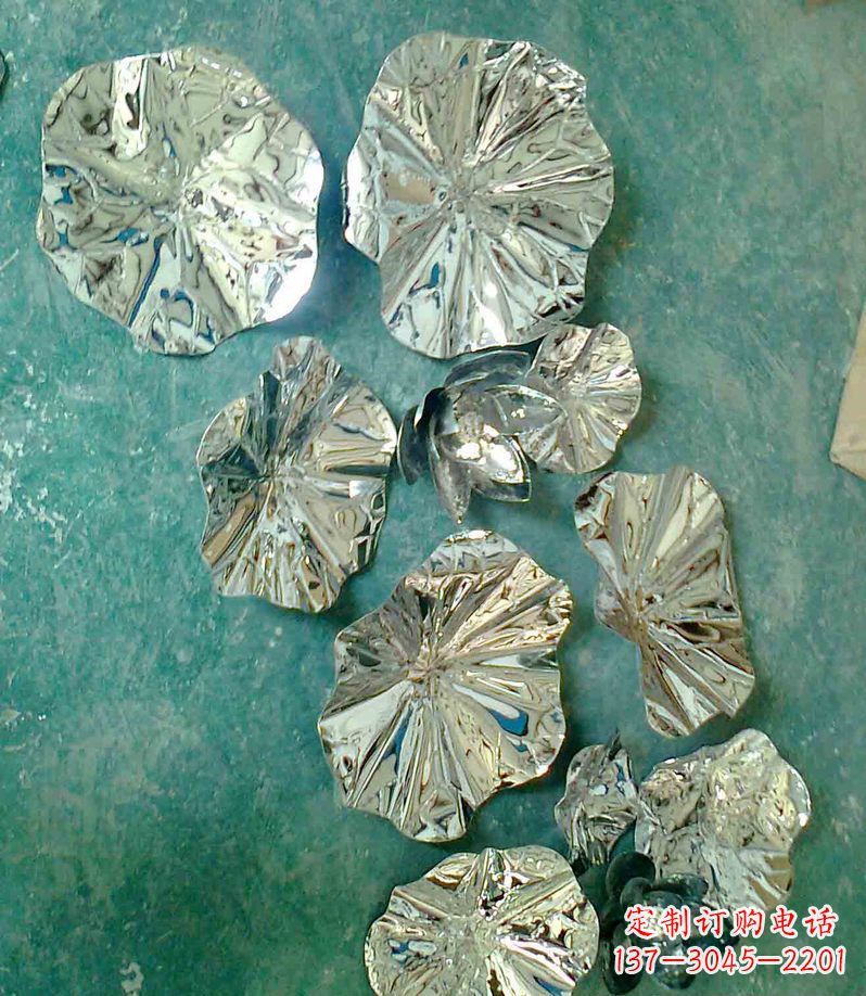 张掖精致锻铜荷叶造型雕塑