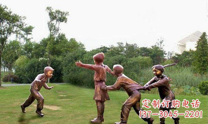 张掖风格多变的老鹰雕塑