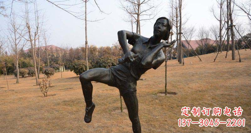 张掖优雅美丽,练武女孩铜雕