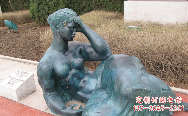张掖公园西方女人人物铜雕_2
