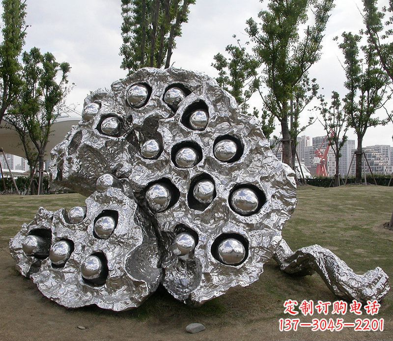 张掖中领雕塑出品:高端不锈钢莲蓬雕塑